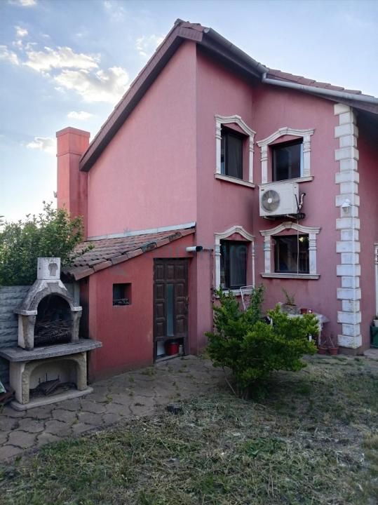 Casa de vanzare in Oradea, zona Episcopia, 150 mp utili – fotografia 1 din 13