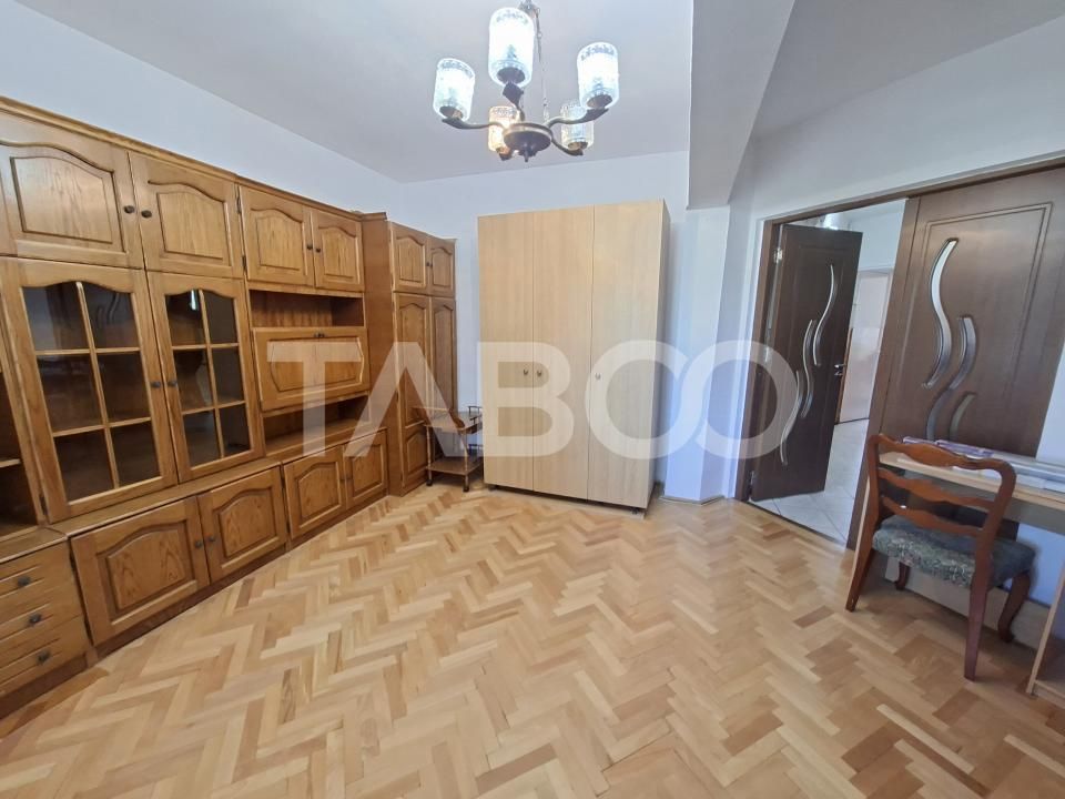 Apartament de inchiriat 2 camere zona Strand etaj 3 bucatarie separata – fotografia 7 din 18