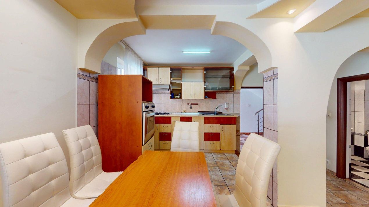 Vila cu 8 camere de vanzare  / teren 840 mp.  -  Prelungirea Ghencea – fotografia 15 din 33