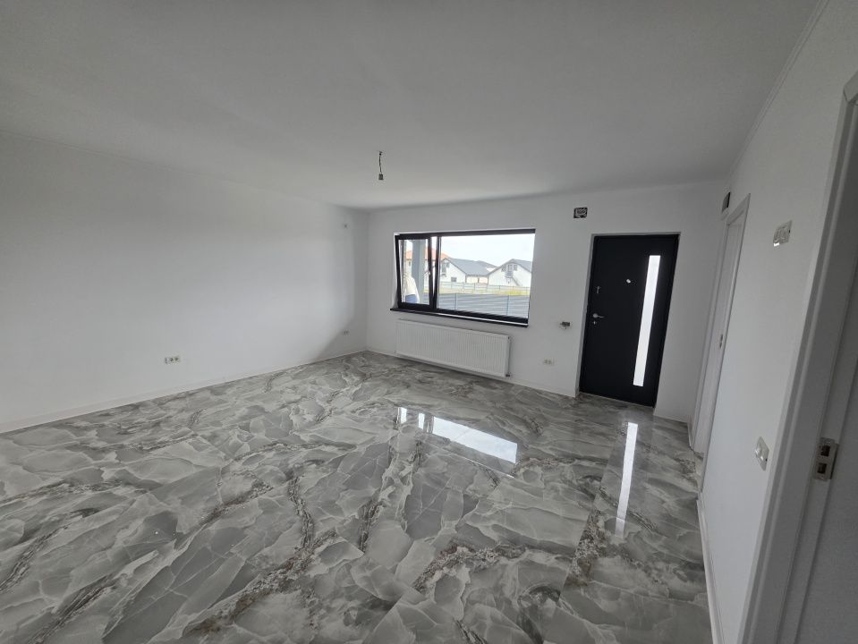 Exclusivitate, casa la sol cu posibilitate de mansardare, 3 camere, Valu lui Tr! – fotografia 3 din 8