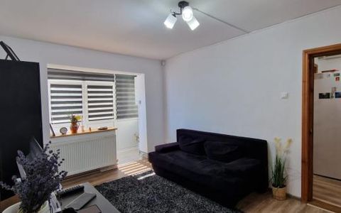 Apartament 3 camere de vânzare – Micro 6, Str. Moldovei
