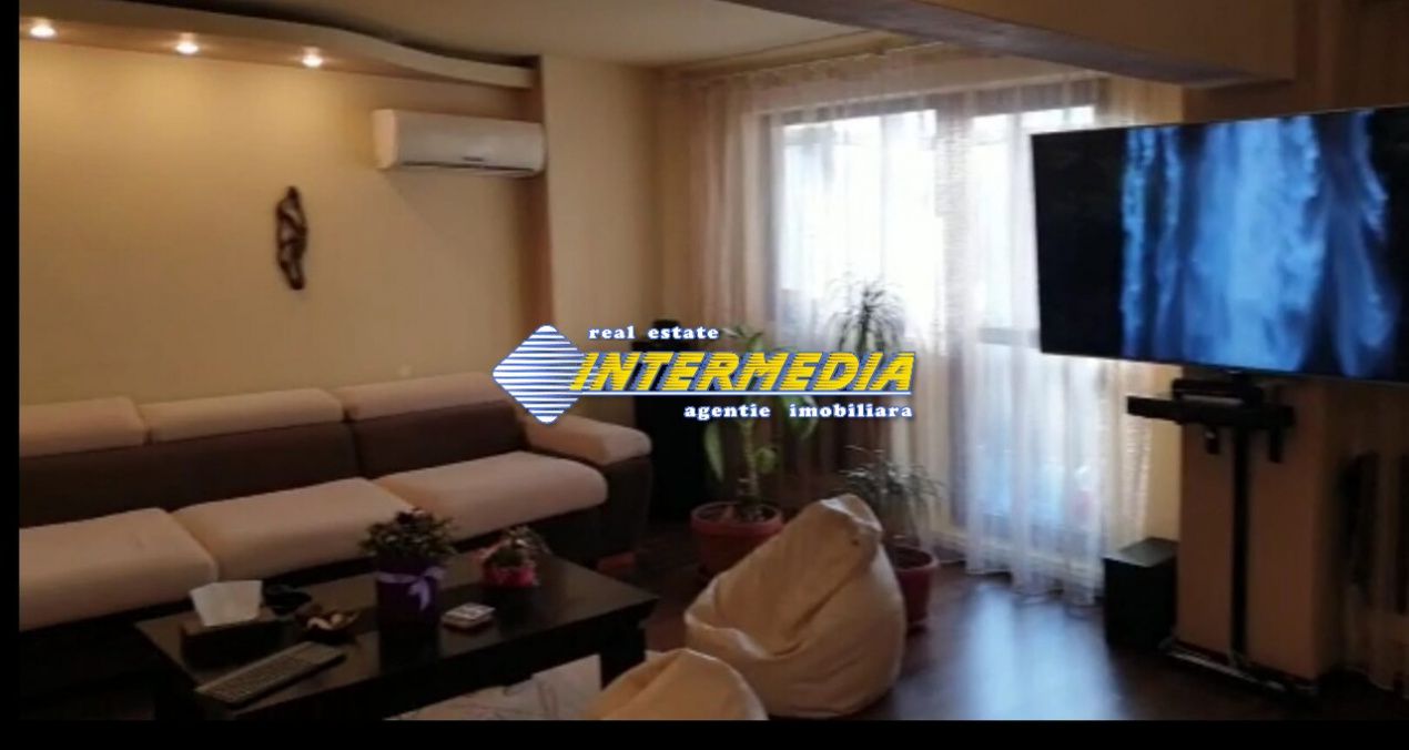 Apartament cu 4 camere decomandat etaj 3 Cetate – fotografia 3 din 7