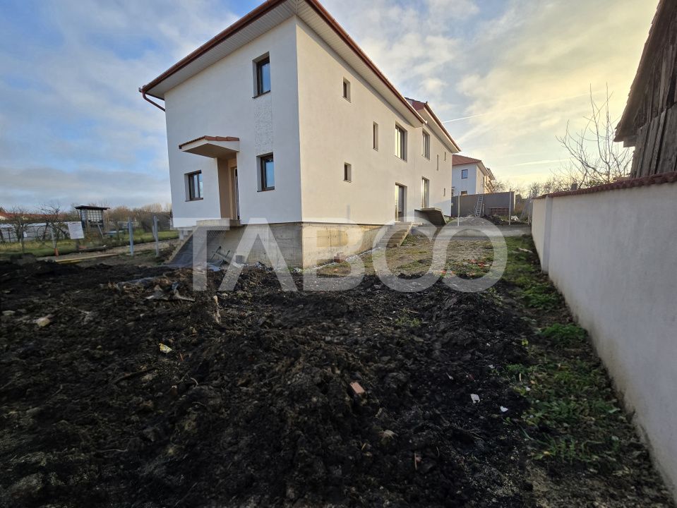 Casa tip duplex de vanzare 120 utili teren 300 mp Sura Mica Sibiu – fotografia 2 din 12