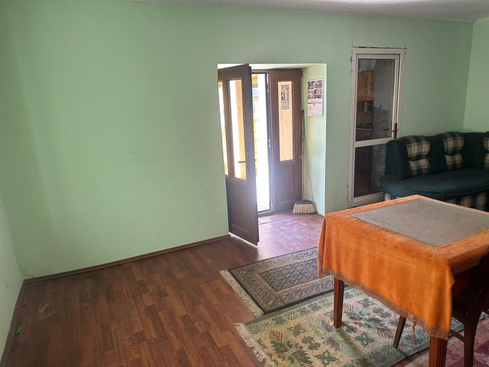 Casă cu teren generos de 820 mp | Valu lui Traian – fotografia 3 din 6
