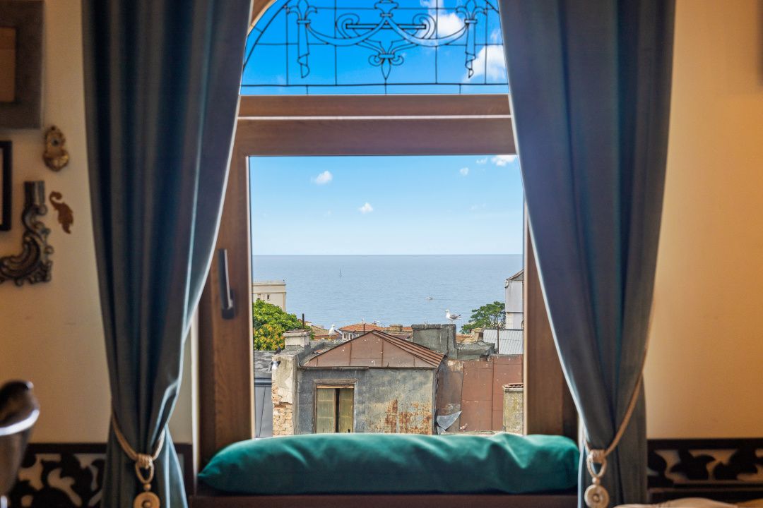 Apartament cu 4 camere în centrul istoric  CONSTANTEI cu vedere la MARE – fotografia 1 din 35
