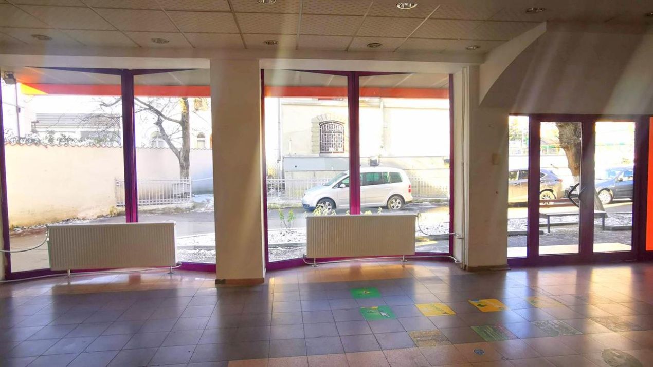 DE INCHIRIAT - SPATIU COMERCIAL CENTRAL 92 MP – fotografia 3 din 15