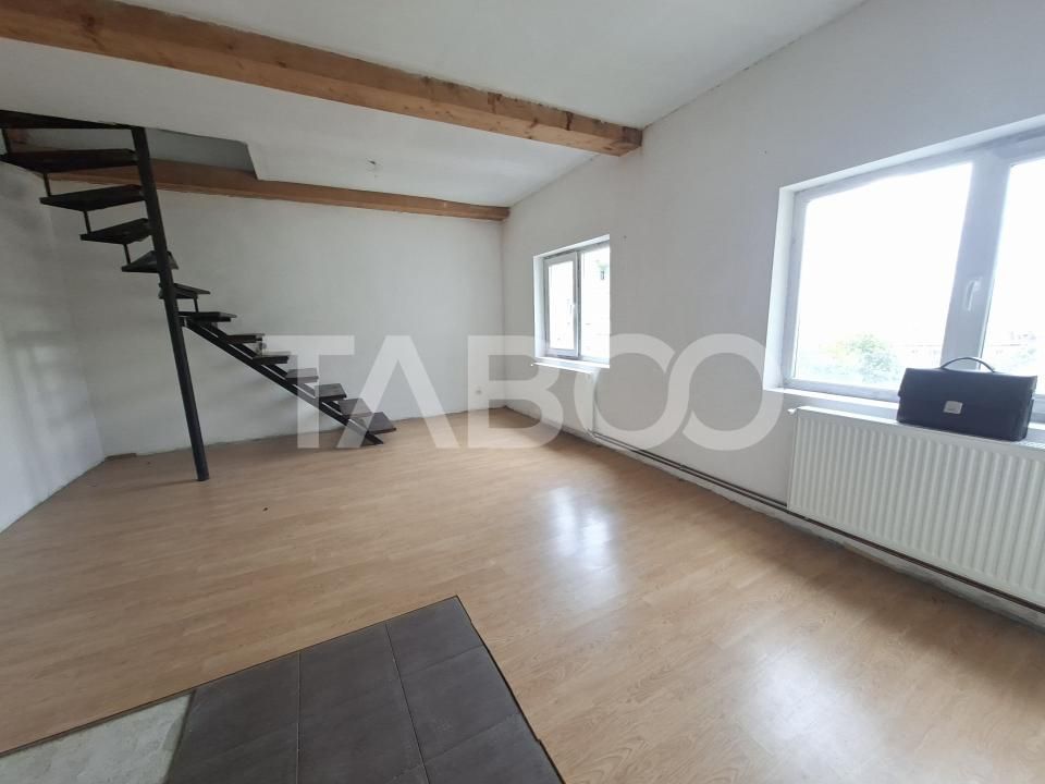 Apartament la mansarda de vanzare 3 camere Vasile Aaron – fotografia 2 din 11