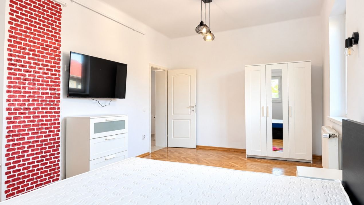 Liniște și intimitate în zona centrală–Apartament in vila, garaj, demisol – fotografia 6 din 18