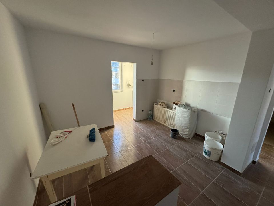 🏡 Apartament 2 camere, decomandat, etaj 4/4 , zona SENS – fotografia 1 din 5