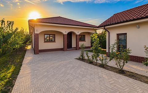 Casa cu 5 camere in Cumpăna-teren 915 mp, garaj si casa de oaspeți