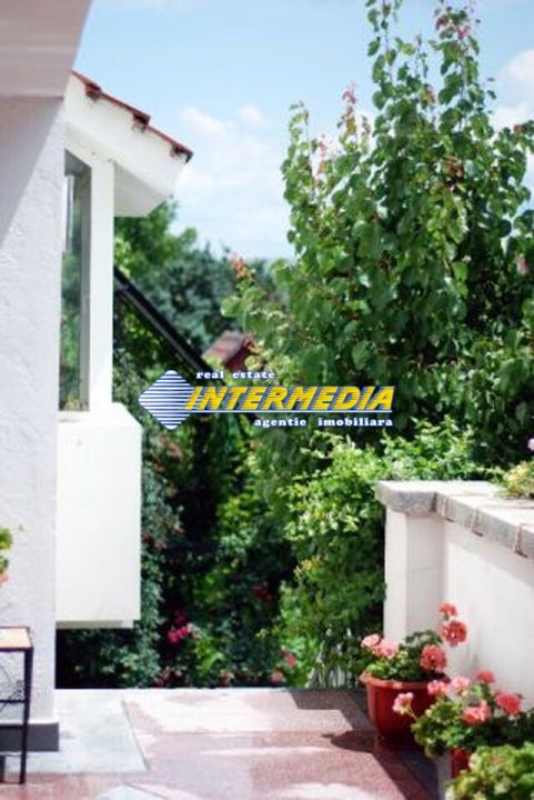 Casa superba de vanzare cu 8 camere in Alba Iulia zona Centrala – fotografia 7 din 13