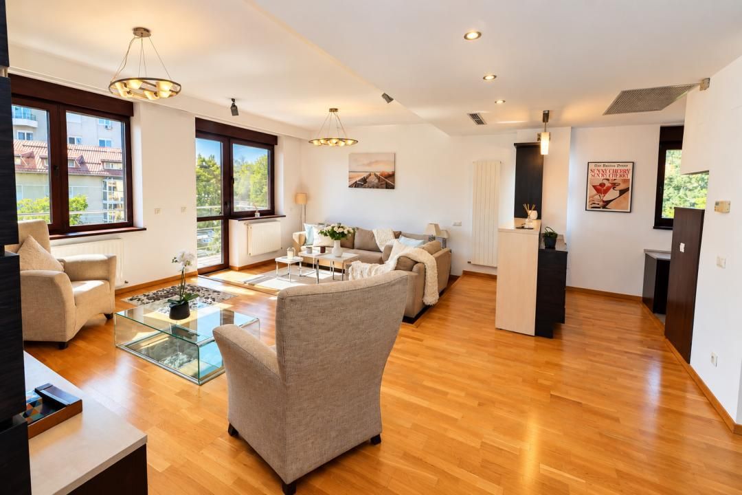 DUPLEX ÎN HERĂSTRĂU | 5 CAMERE | OFFICE | 3 BĂI | 4 BALCOANE | PARCARE 3 MAȘINI – fotografia 2 din 24