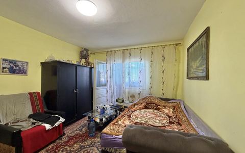 Apartament 2 camere, semidecomandat, etaj 3, zona Dambovita