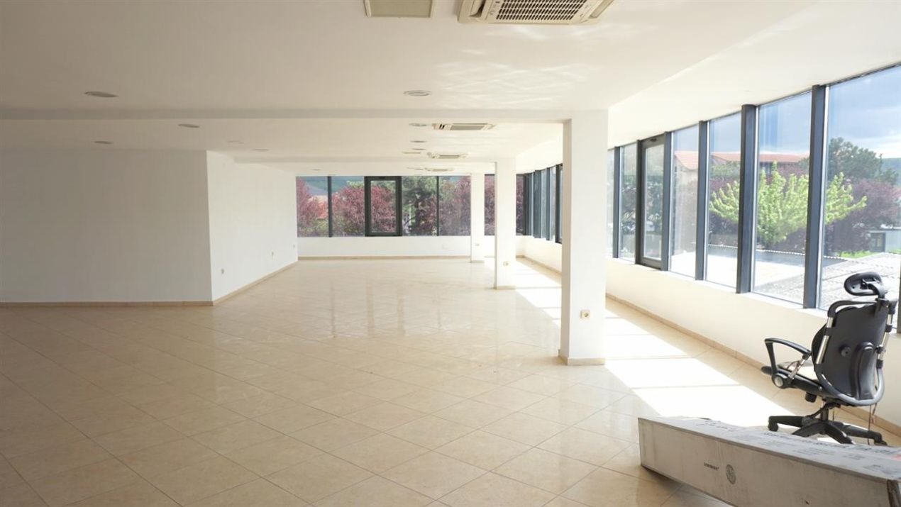 DE INCHIRIAT- SPATIU COMERCIAL 140 MP – fotografia 7 din 14