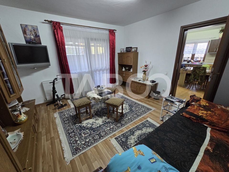 Casa de vanzare cu 6 camere 2 parcari curte libera 200 mp in Selimbar – fotografia 15 din 24