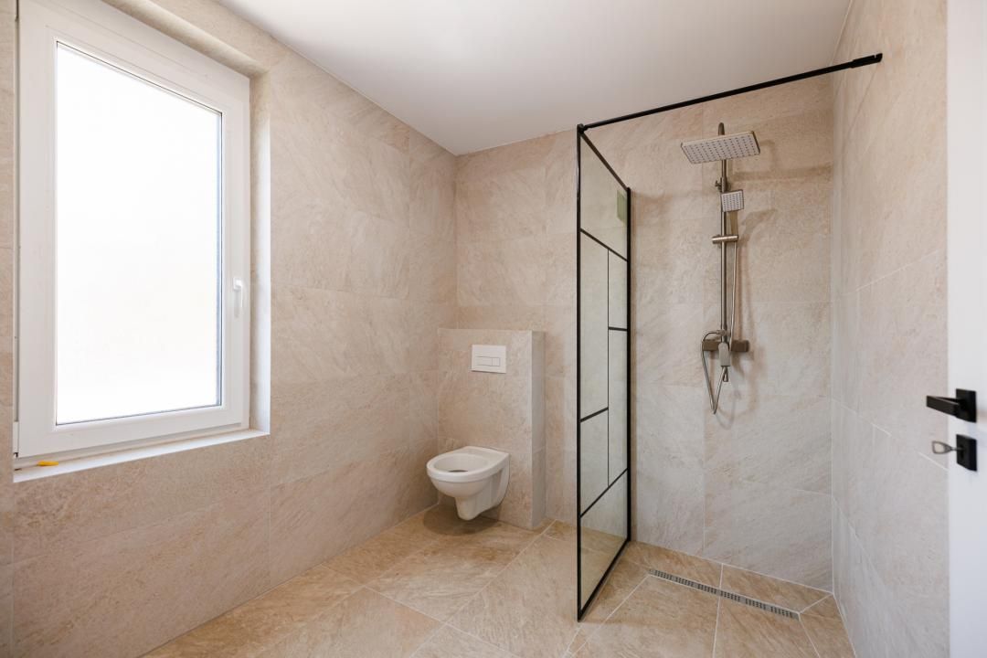 Duplex P+E în Moșnița Nouă, 3 dormitoare, 3 bai, teren 403 mp. Comision 0% – fotografia 19 din 56