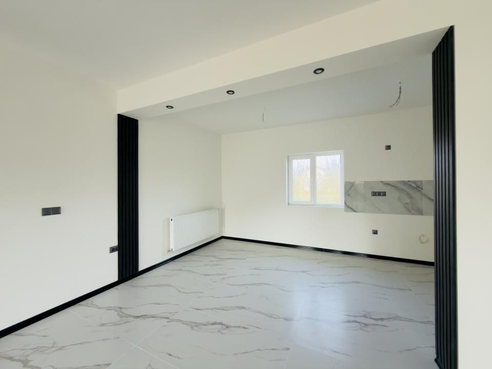 Duplex despartit prin camera tehnica, 3 camere - Beregsau Mare – fotografia 3 din 21