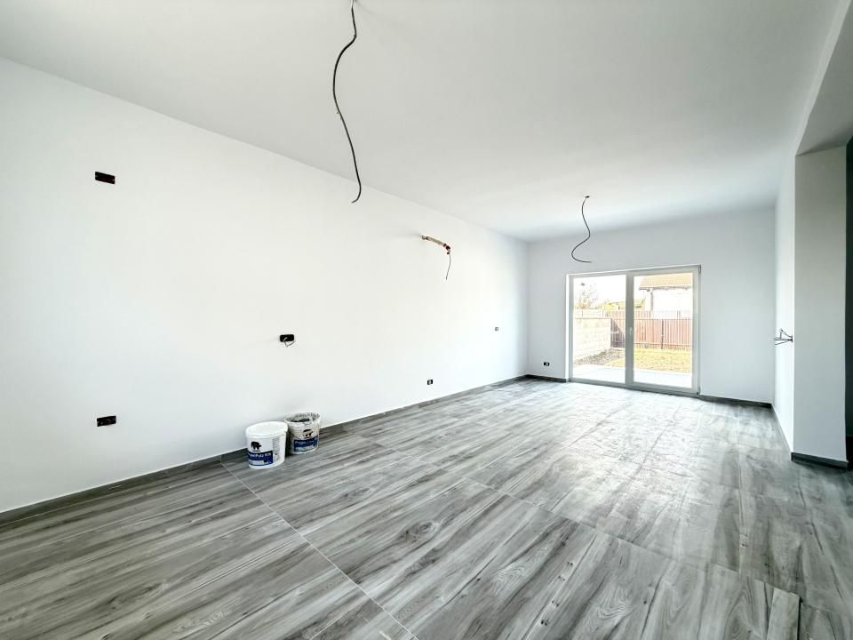 Casa individuala cu 3 camere, 68 mp utili, 290 mp teren - Sanandrei – fotografia 2 din 11