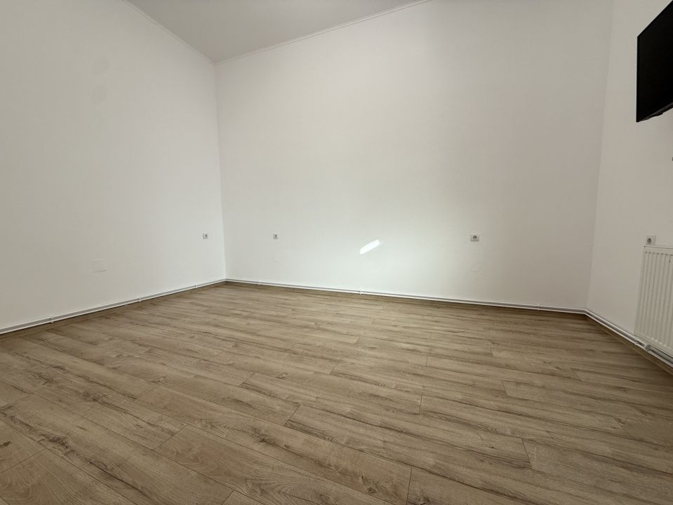 Apartament cu o camera, complet renovat, parter, 38 mp utili - Badea Cartan – fotografia 2 din 5
