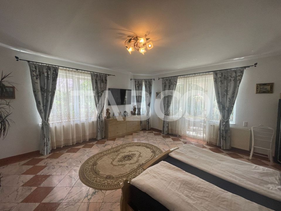 Casa deosebita  de vanzare 453 mp utili si curte 528 mp in Avrig – fotografia 32 din 32