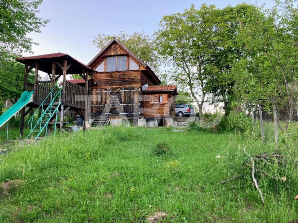 Casa de vacanta cu vedere spre munti curte de 640 mp in Tropinii Noi – fotografia 1 din 12
