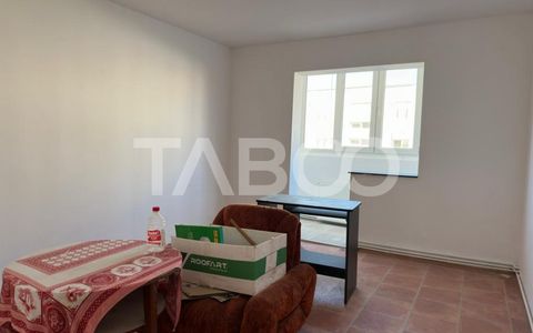Apartament semidecomandat 2 camere etaj 3 zona Garii Fagaras