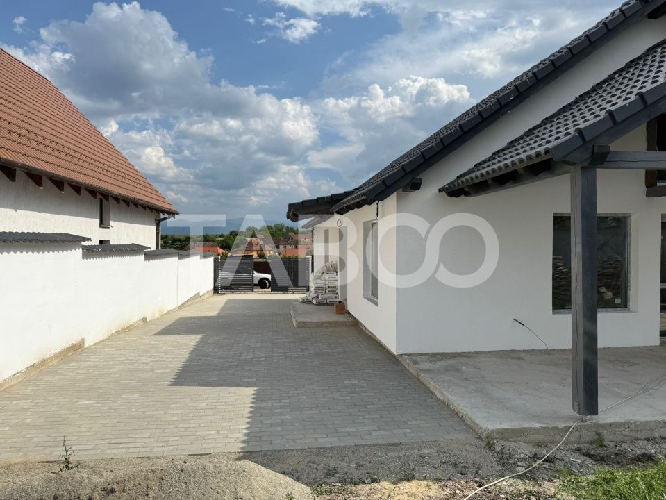 Casa individuala cu 4 camere pe un singur nivel in Sura Mica – fotografia 5 din 7