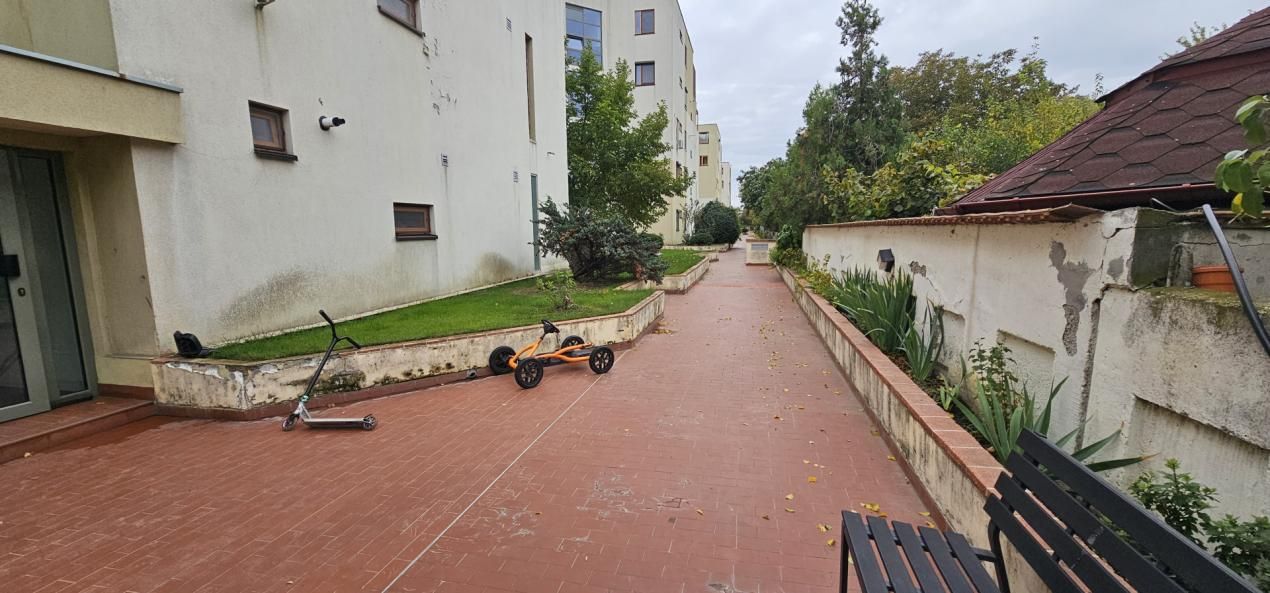 Doi Cocosi - Straulesti - 3 camere cu parcare si boxa incluse – fotografia 44 din 51
