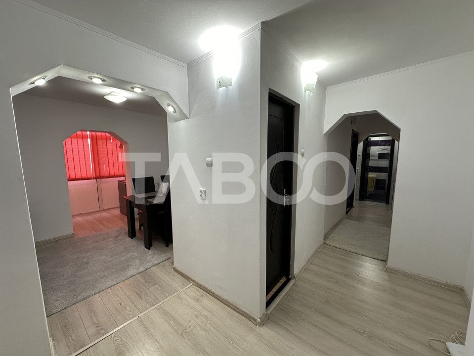 Apartament decomandat 3 camere 2 bai 68 mpu etaj 3 Calimanesti Valcea – fotografia 2 din 12