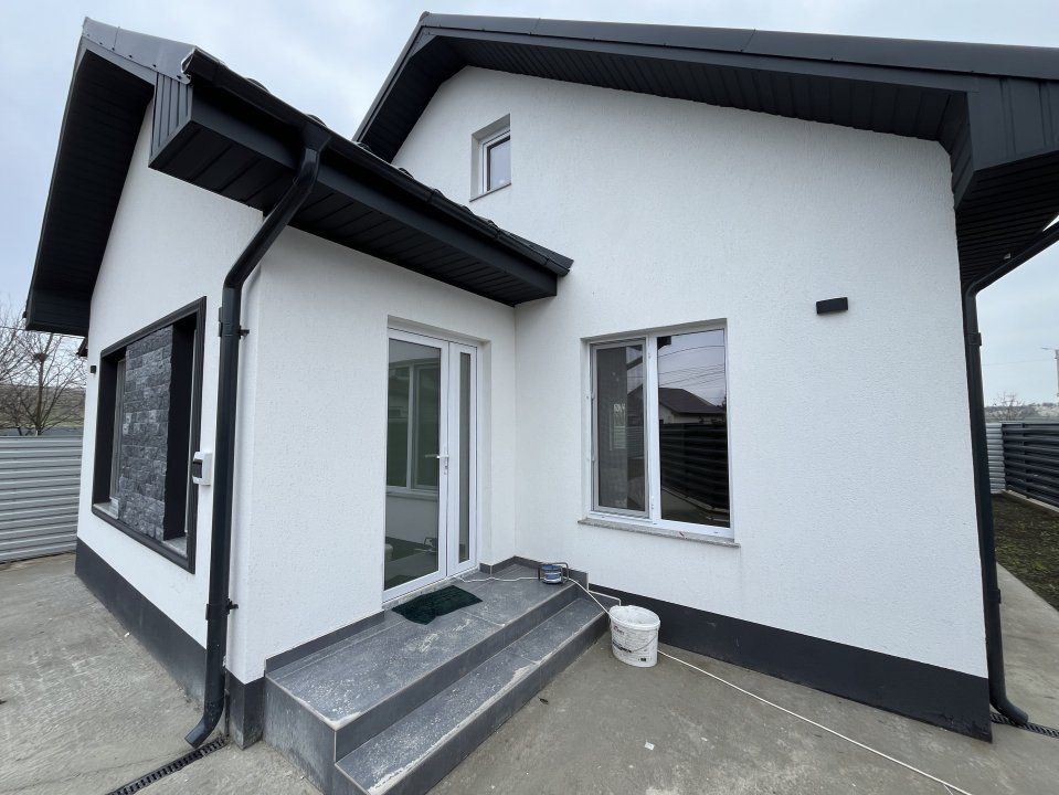 Oportunitatae! Casa moderna la sol, 3 camere, posibilitate mansardare! – fotografia 1 din 9