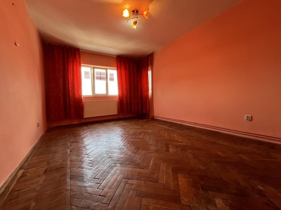 COMISION 0% Apartament 3 camere dec 2 băi etajul 3 central Gaesti – fotografia 1 din 19