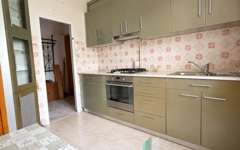 3 CAMERE DECOMANDAT |  BALCON | GARAJ | PIVNIȚĂ | CENTRALĂ PROPRIE | MĂNĂȘTUR
