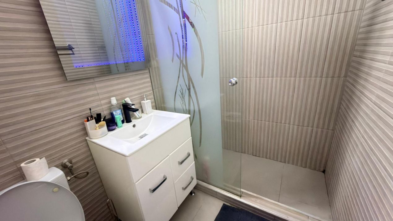 Vanzare Apartament 2 camere cu Balcon CUGIR Parcare Finisat Utilat Mobilat – fotografia 1 din 24