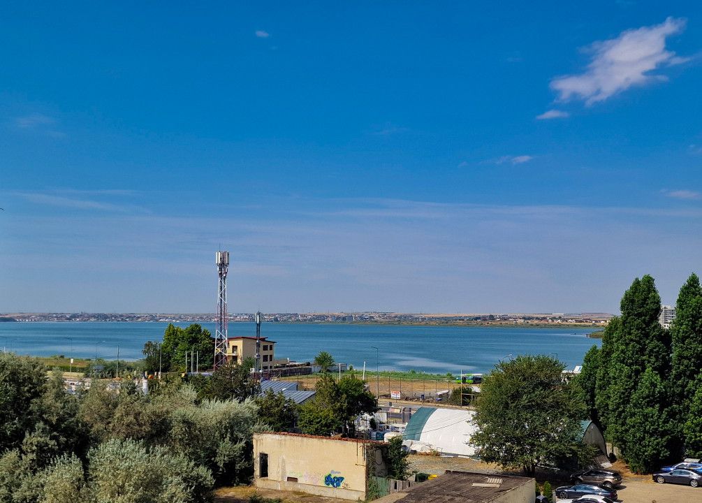 Ap de 4 cam de vanzare, Statiunea Mamaia, vedere la mare si lac, 150m de plaja. – fotografia 1 din 18