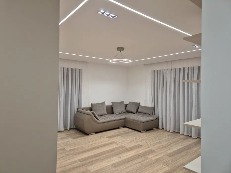 Apartament 2 camere, balcon 30 mp și parcare – Eroilor  Florești – fotografia 1 din 8