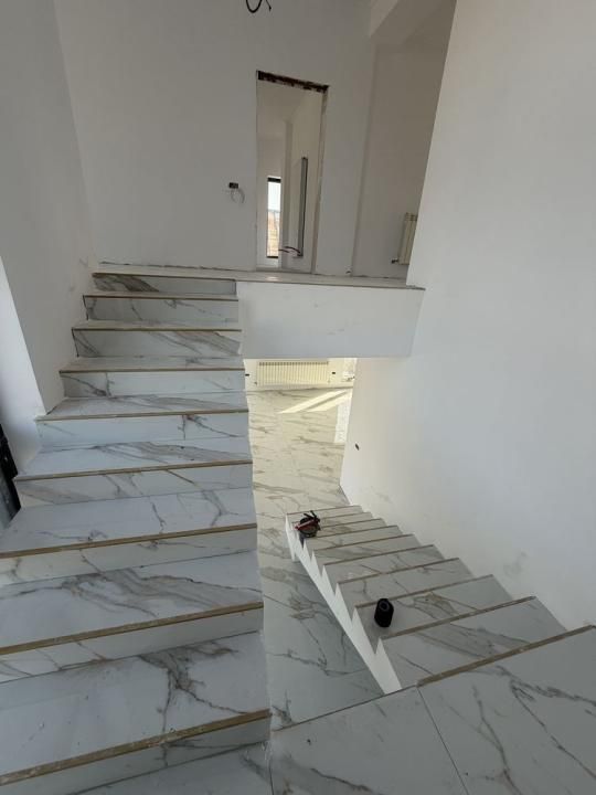 CASĂ MODERNĂ LA CHEIE în Curtea de Argeș | 1.000 MP TEREN | 4 camere + Anexe – fotografia 3 din 7