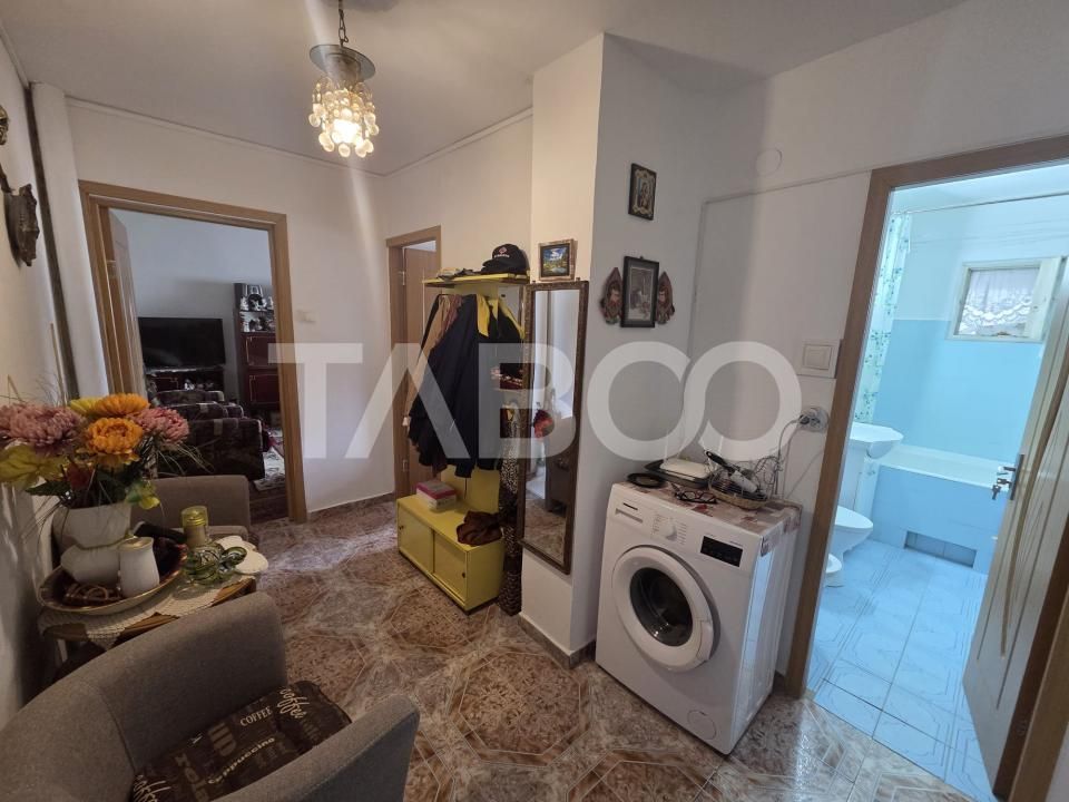 Apartament 3 camere decomandat zona 1 Decembrie 75mp si boxa la subsol – fotografia 7 din 11