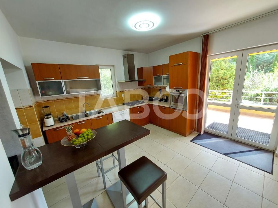 Casa individuala in Faget de inchiriat curte amenajata teren generos – fotografia 7 din 18