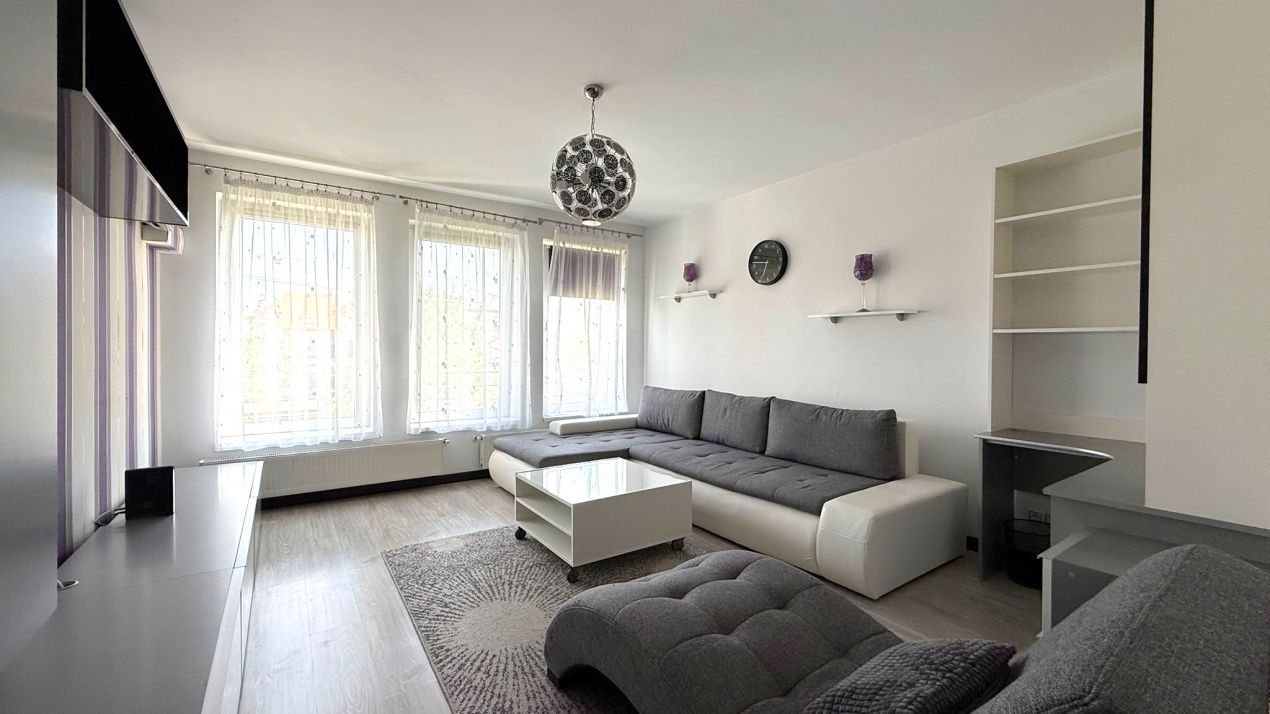 Apartament 2 camere + dressing, cart.Europa, decomandat, balcon, parcare – fotografia 1 din 12