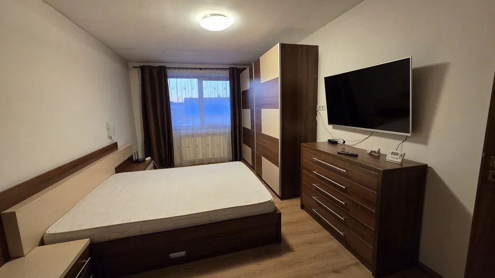 CASĂ DE ÎNCHIRIAT CU 5 CAMERE, 3 BĂI ȘI TERASĂ – COMPLET MOBILATĂ ȘI UTILATĂ – fotografia 4 din 8