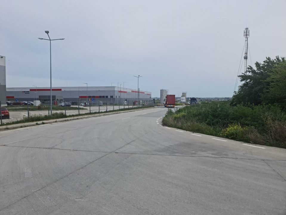 Teren de vanzare in Lazu – fotografia 9 din 11