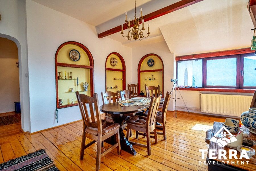 Apartament spectaculos de 5 camere în Sinaia cu priveliște de vis către munte – fotografia 1 din 25