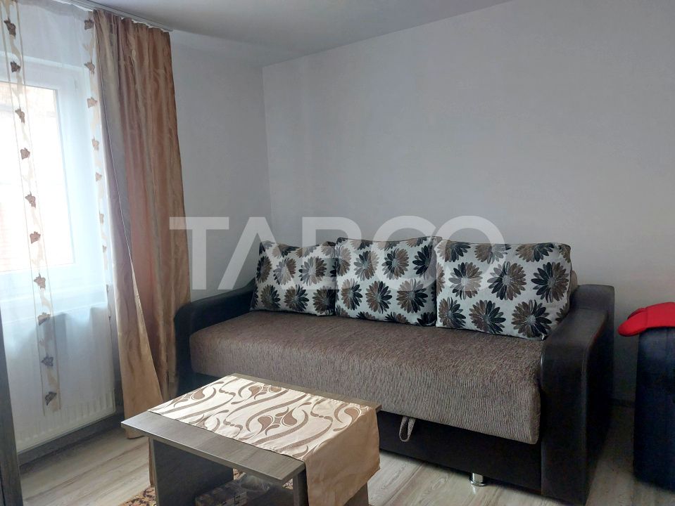 Casa in zona centrala 5 camere 2 bucatarii 3 bai curte comuna Cisnadie – fotografia 2 din 28