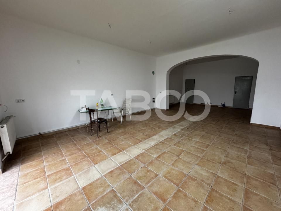 Spatiu comercial 50 mp de inchiriat in centrul Cristianului cu vad bun – fotografia 1 din 8