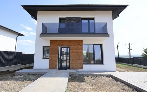 Casa 4 camere, teren intre 350-543 mp la strada asfaltata din Popas Pacurari