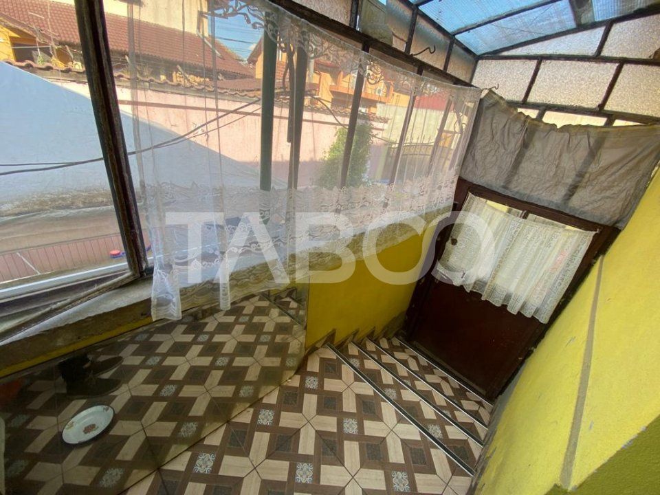 Casa mica 3 dormitoare curte mica 60 mp zona Lupeni Sibiu – fotografia 13 din 13