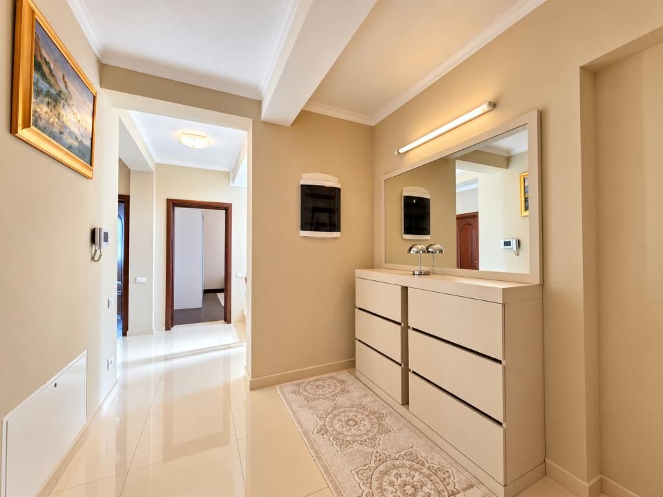 Proprietate exclusivistă cu piscină, garaj și teren de 900 mp – fotografia 19 din 24