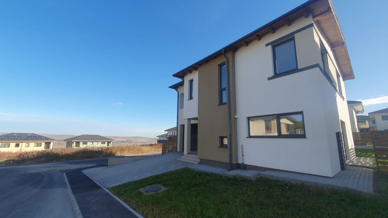 Casa individuală de închiriat în Dezmir, stradă privată – fotografia 2 din 12