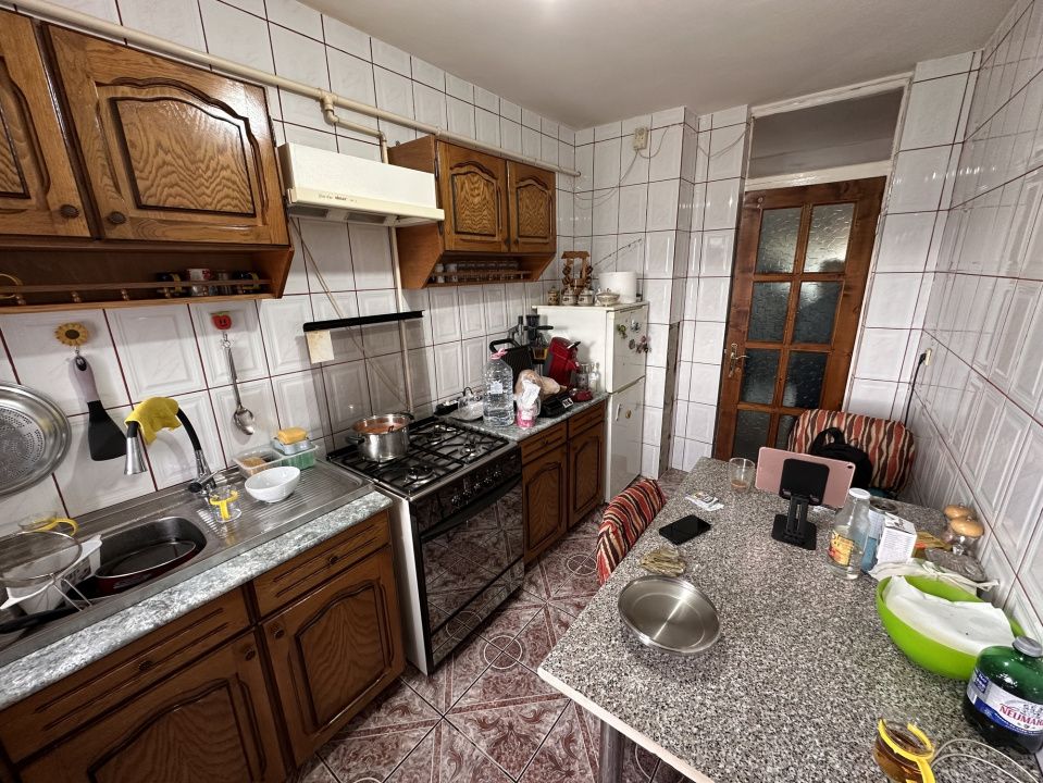 Vanzare Apartament 4 camere modificat in 3 CETATE M-uri vedere Parc 2 bai 2 balc – fotografia 11 din 17