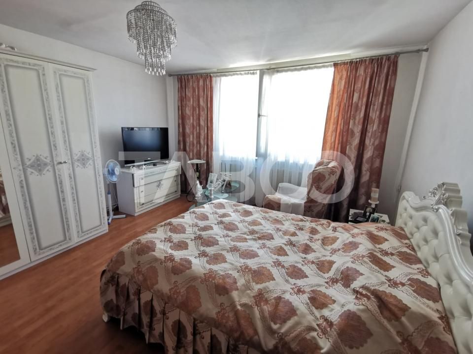 Casa individuala cu 5 camere si 687 mp teren in zona Lazaret – fotografia 2 din 16